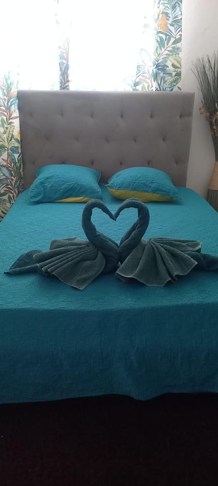 Charmant logement avec spa/petit-déjeuner inclus. Pointe-Noire Extérieur photo